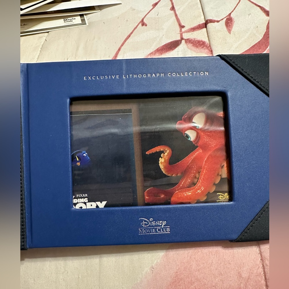 Disney Movie Club Lithograph Book 5x7 Holds 16 Lithographs  Blue & Black